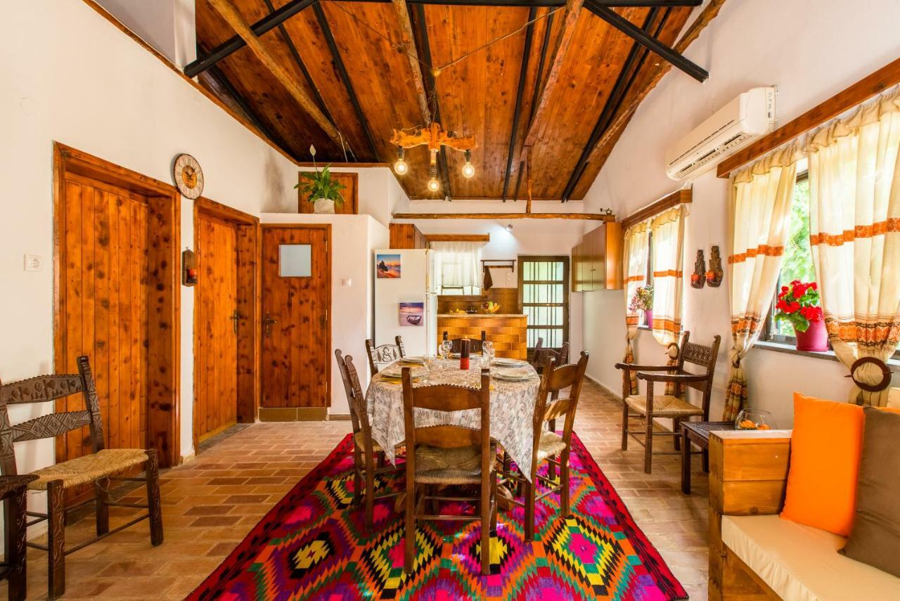 Villa Aadonis Traditional House On The Sea *