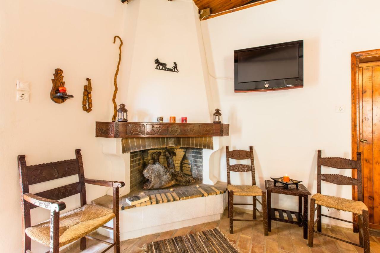 Villa Aadonis Traditional House On The Sea *