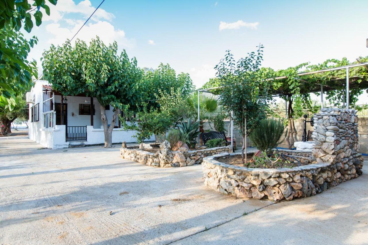 Aadonis Traditional House On The Sea Villa *