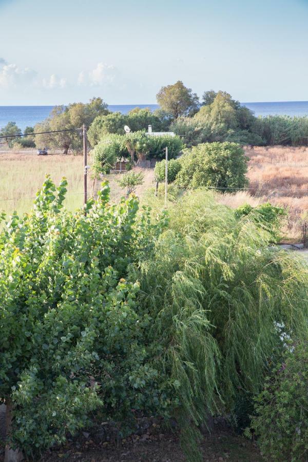 Aadonis Traditional House On The Sea Villa