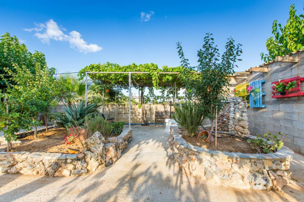Aadonis Traditional House On The Sea Villa