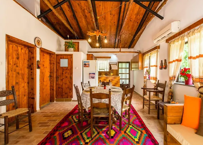 Aadonis Traditional House On The Sea