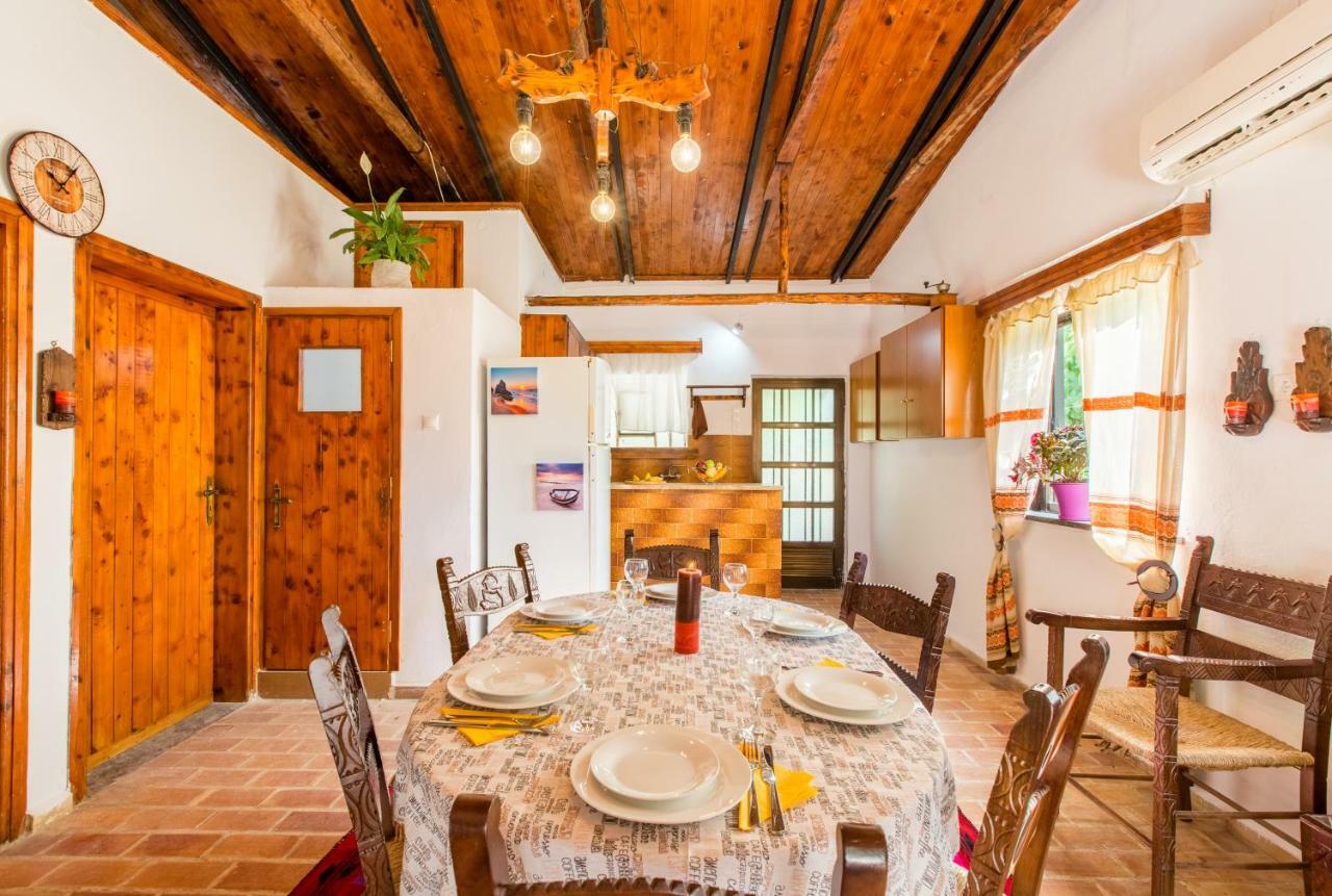 Aadonis Traditional House On The Sea *