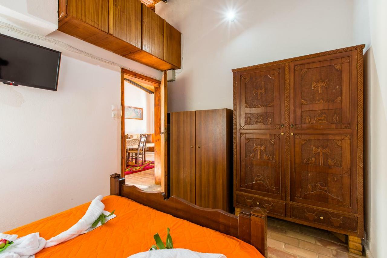 Villa Aadonis Traditional House On The Sea *